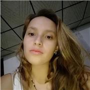 Profesor de inglés y estudiantes de diseño gráfico